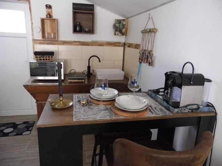 L'Histoire De L'Ouest , Jacuzzi Appartement Доль Экстерьер фото